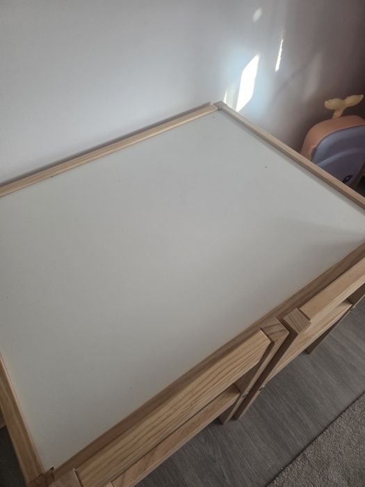 Mesa crianca com 2 cadeiras