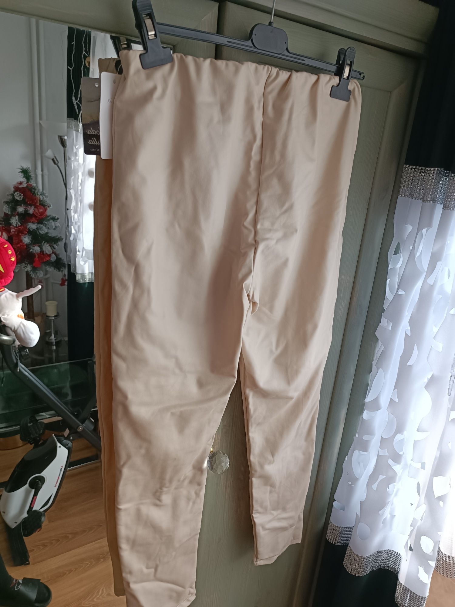 Nowe spodnie woskowane eleganckie ecru legginsy
