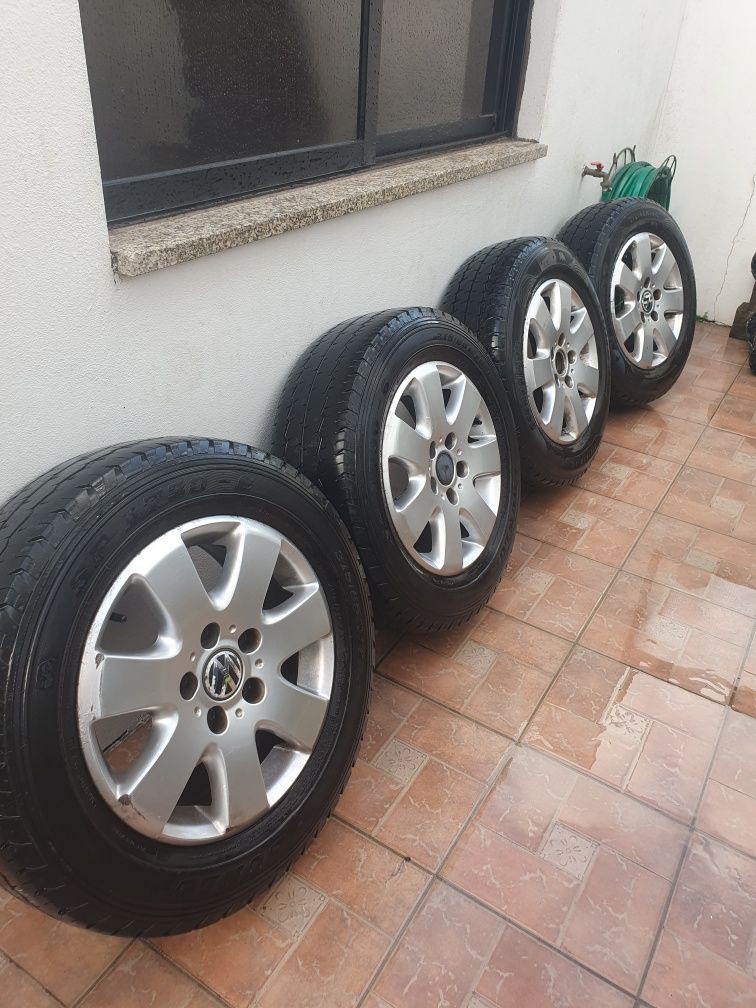 4 jantes vw caravelle T5 com pneus Dunlop 215/65 R16