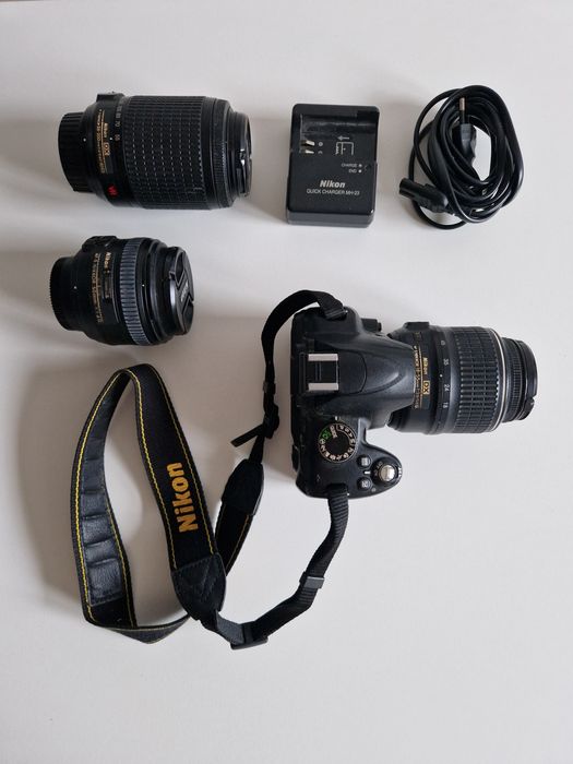 Nikon D3000 Body + Nikkor Af-s 50mm f/1.4G + Nikkor 55-200mm 1.4-5.6G
