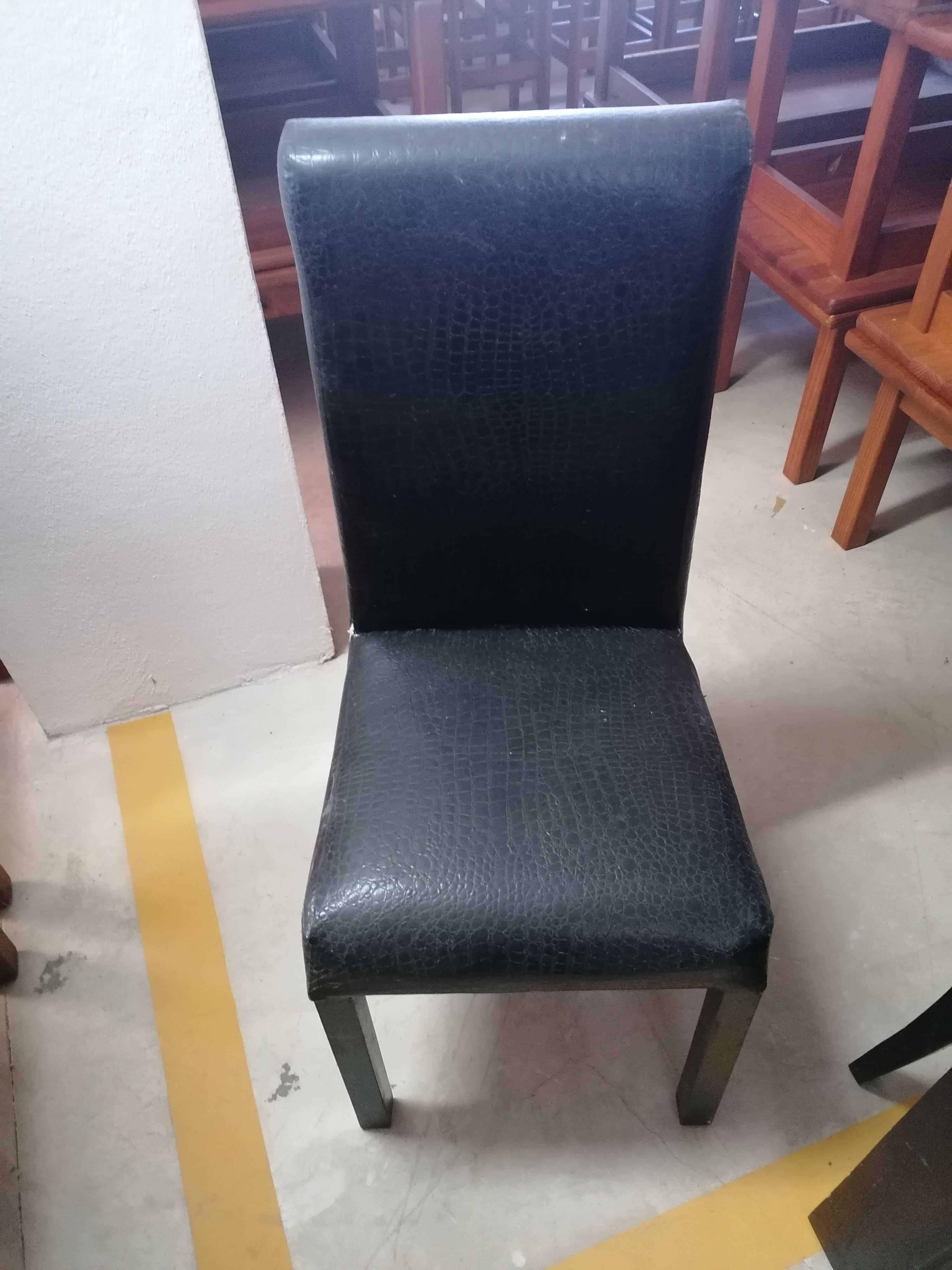 Mesa retangular + 8 cadeiras
