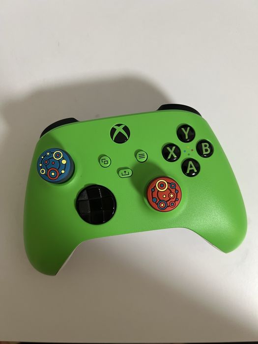 Xbox Series S (512GB SSD) з двома джойстиками