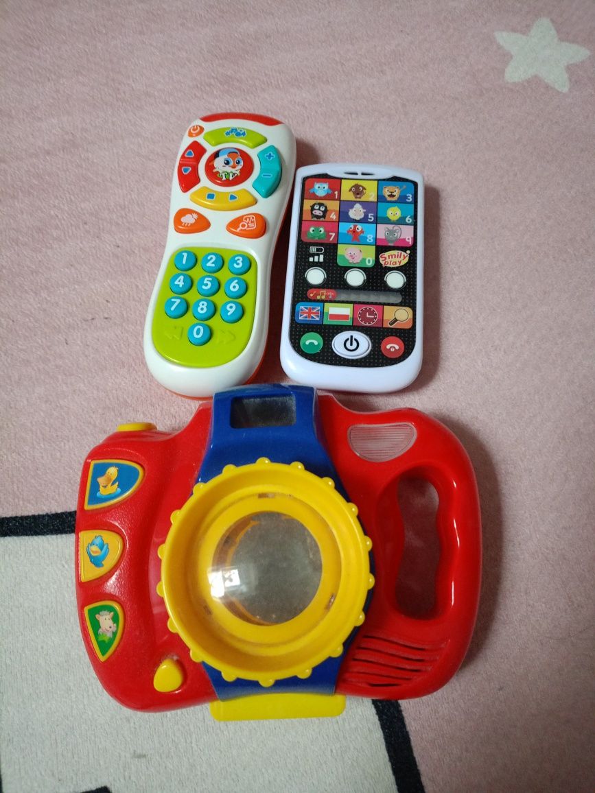 Interaktywne : pilot, telefon i aparat.
