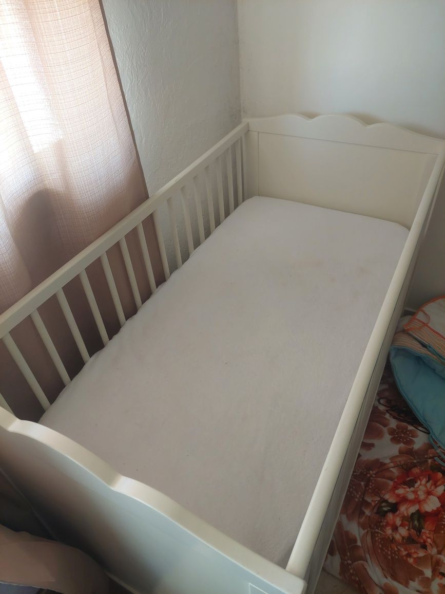 Berço Ikea com colchão