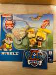 Figurka Psi Patrol Rubble z wyciągarką