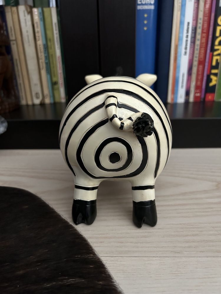 Mealheiro em forma de zebra