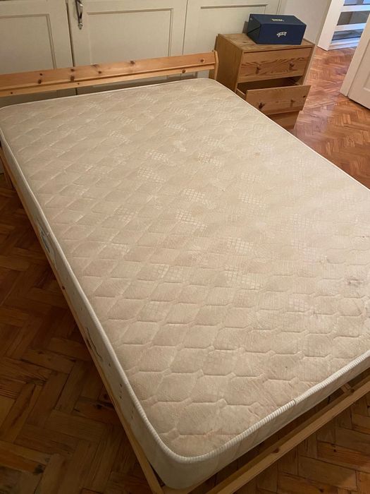 Cama de casal com colchão