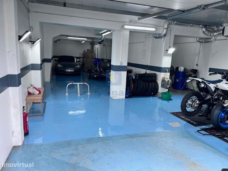 Garagem de 100 m2 Venteira
