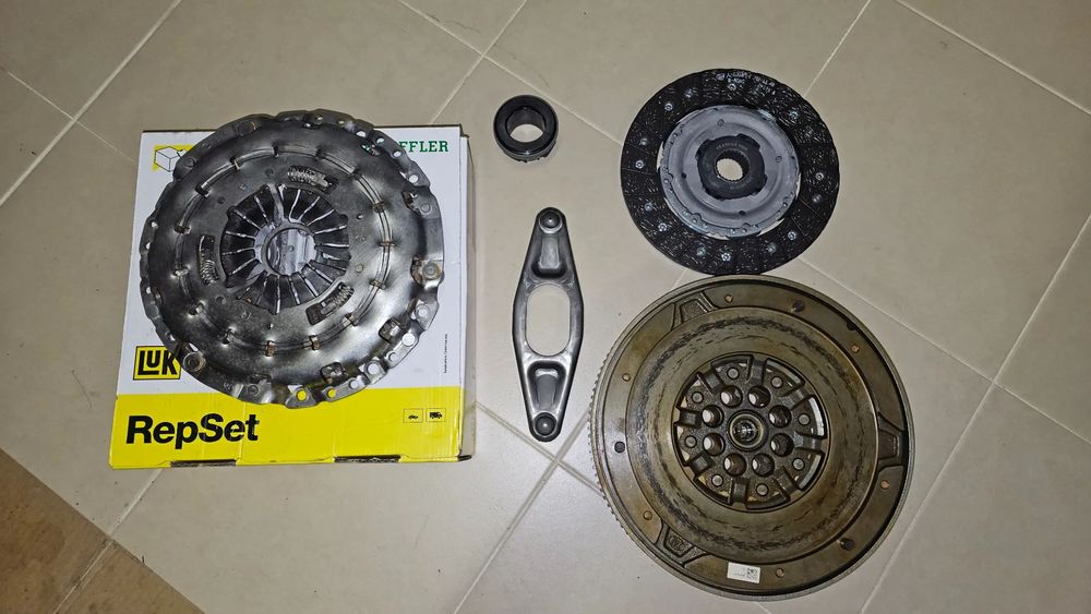 Kit de embraiagem completo LUK REPSET DMF Bmw 240mm semi novo