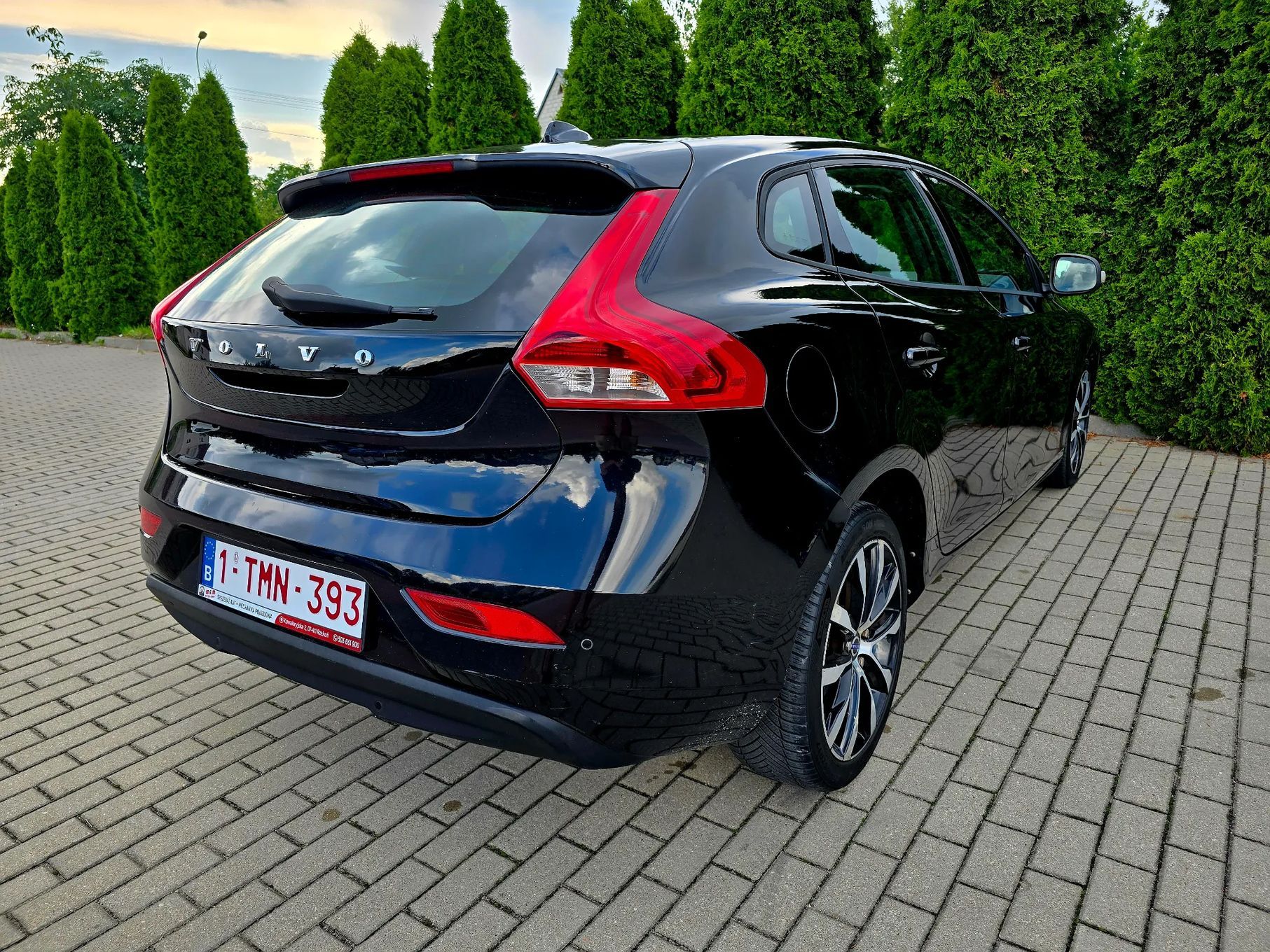 Volvo V40 1.6_D2_Kinetic_Led_Navi_Bluetooth_z Belgii