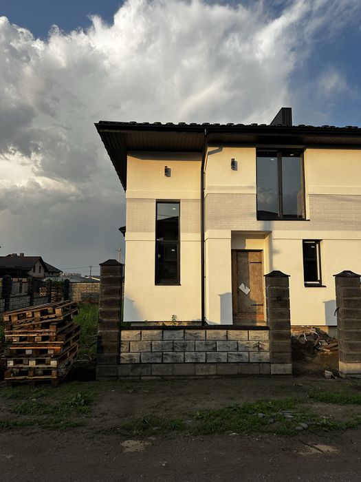 Продам котедж двоян за 3ю поліклінікою на Макарова