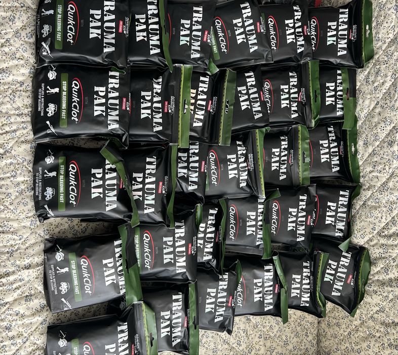 Продам все що на фото так мед та наплічники парамедика