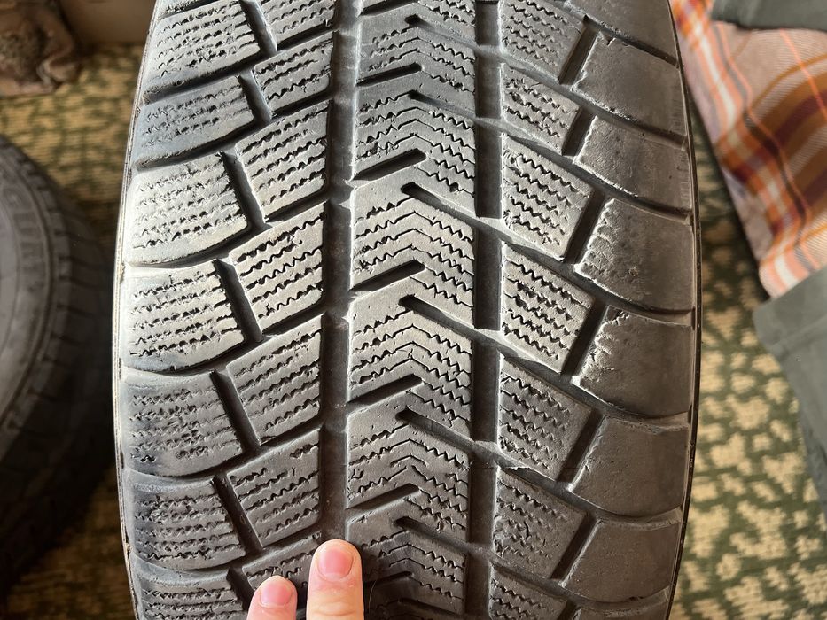 Продам резину 235/60/18R