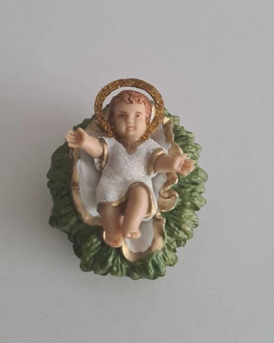 Piękna figurka ceramiczna Dzieciątko Jezus na sianku szopka Jezusek