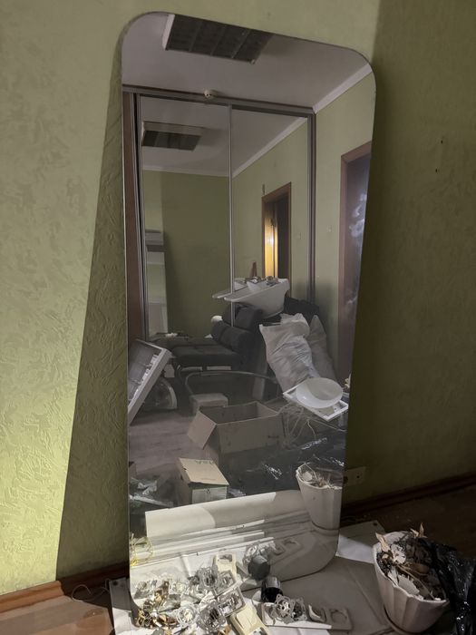 Дзеркало, рукомийник, дзеркало з шафою, підставка для педикюру
