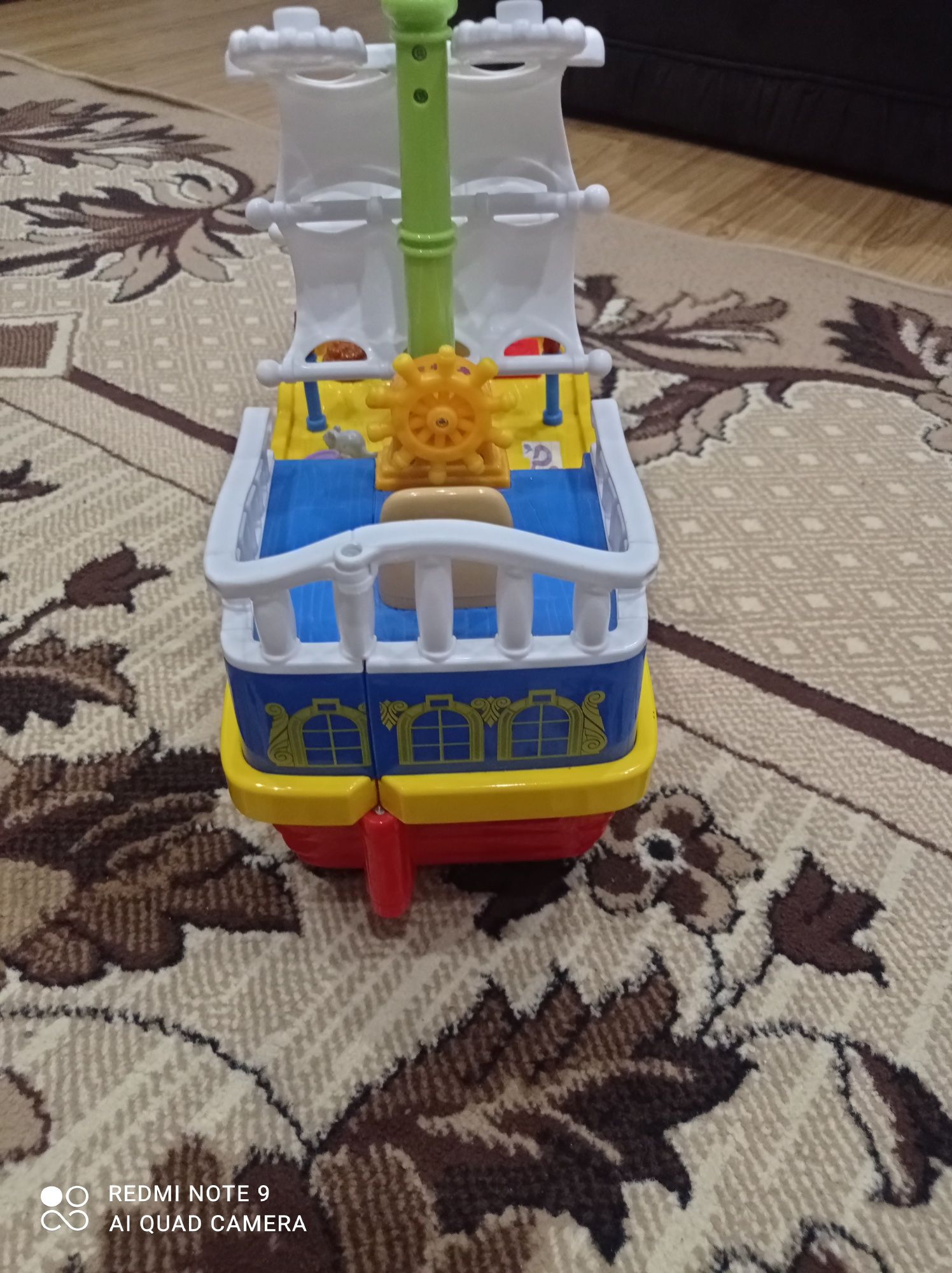 Іграшка музичний корабель