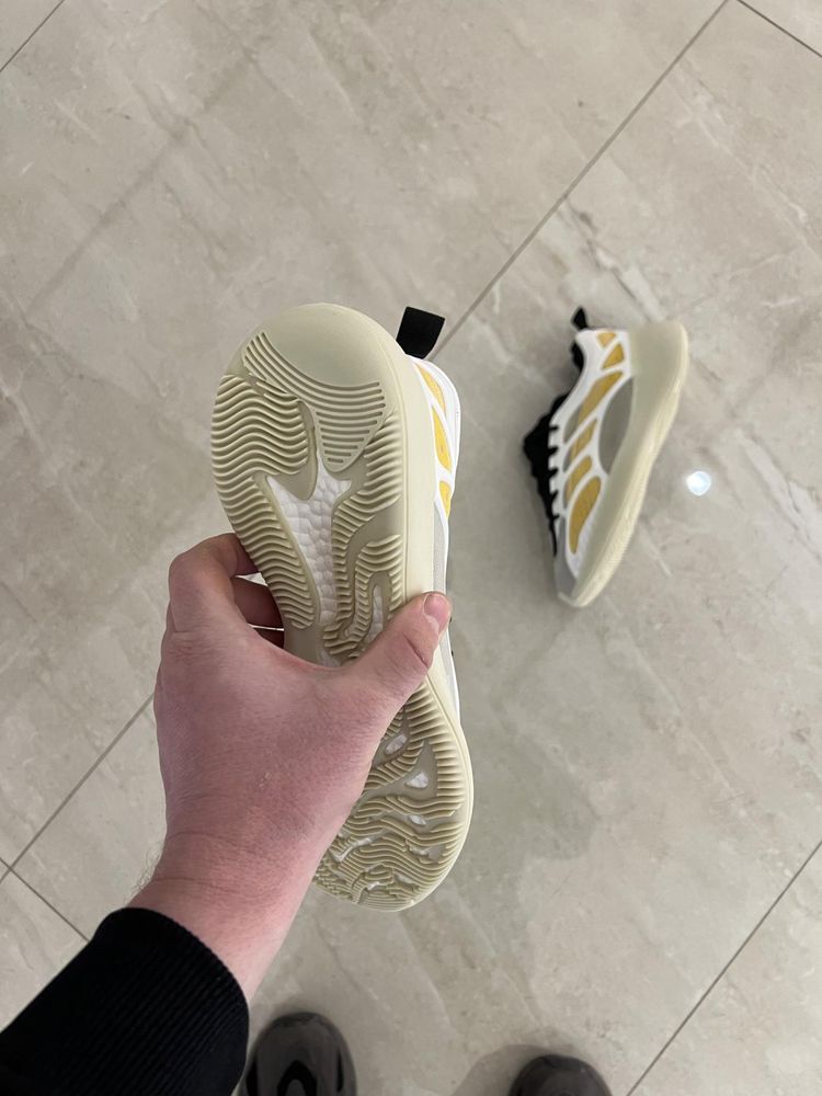 Кроссовки Adidas Yeezy 700 V3,Адидас Изи,обувь,изики