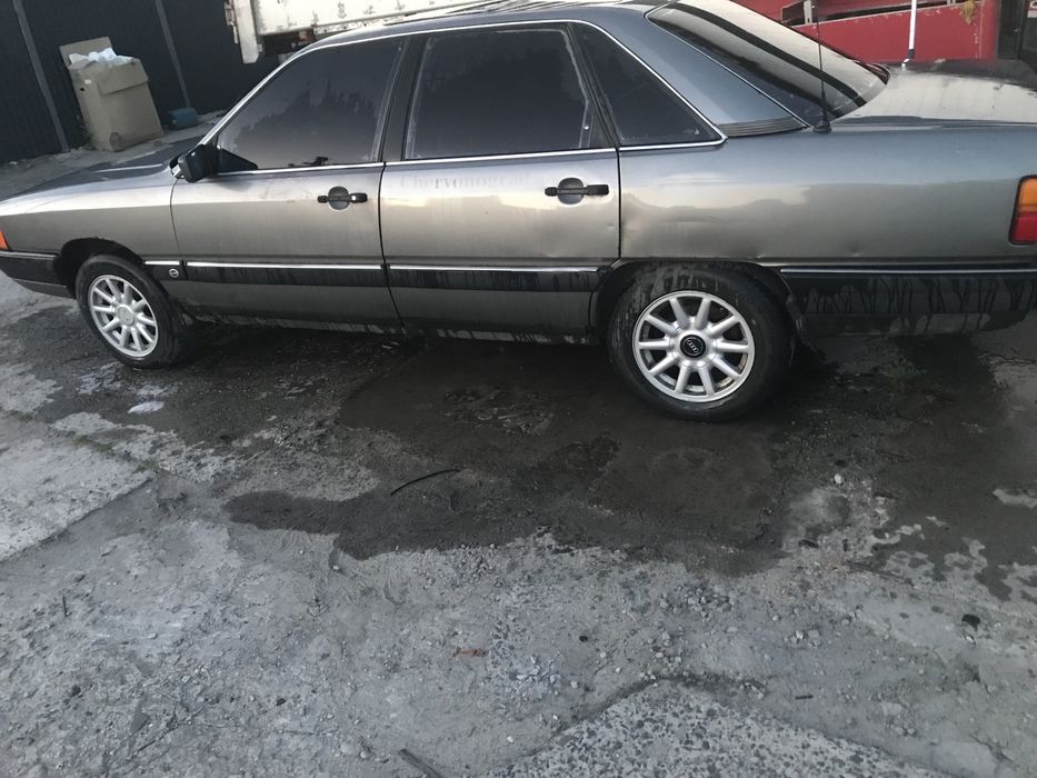 Ауді 100  с3 2.2 бензин