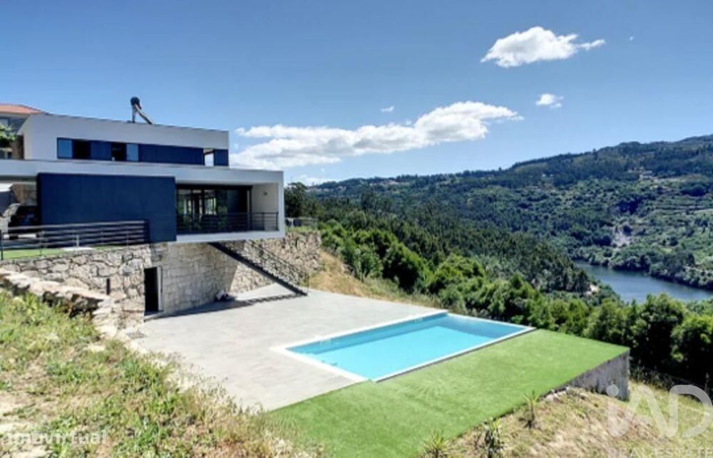 Casa / Villa T4 em Abragão de 226,00 m2