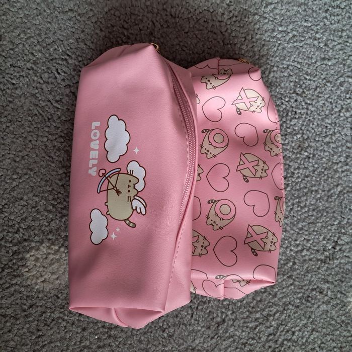 Sprzedam dwa nowe piórniki/kosmetyczki pusheen