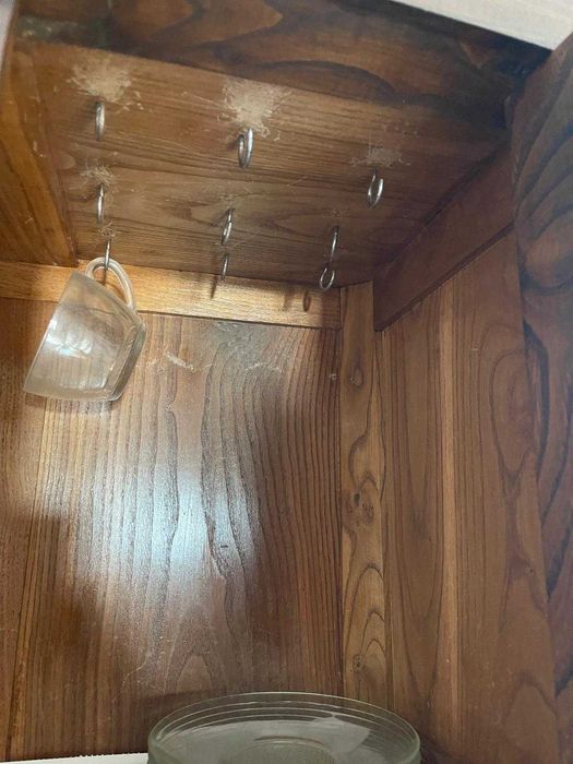 Armario para louça de madeira e pedra