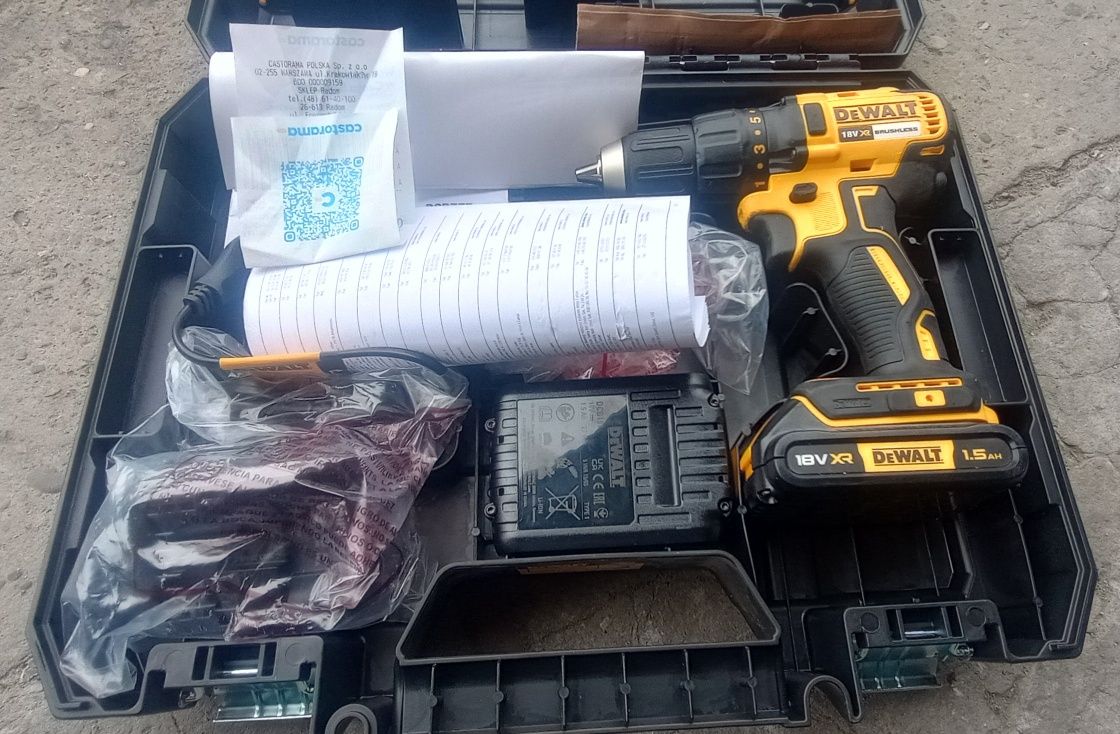 Nowa Wkrętarka bezszczotkowa DeWalt 18 V 2 x 1,5 Ah DCD777S2T-QW