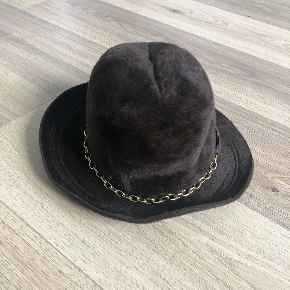 Ciemnobrązowy kapelusz vintage