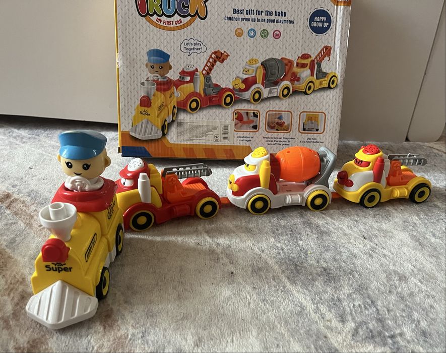 Паравозик,вагони машинки ,музичний.