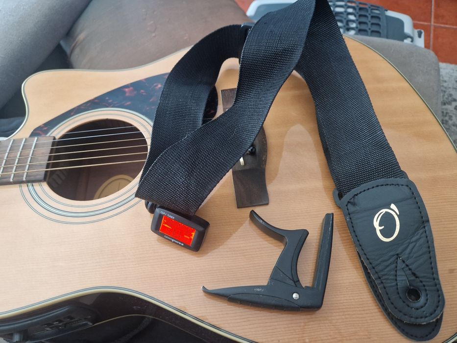 Guitarra Eletro-acústica  Yamaha