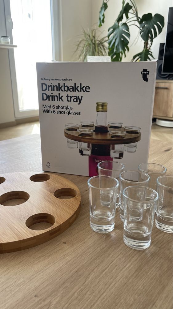Gadzet imprezowy Alkozabawka stojak ma kieliszki i 6 kieliszków