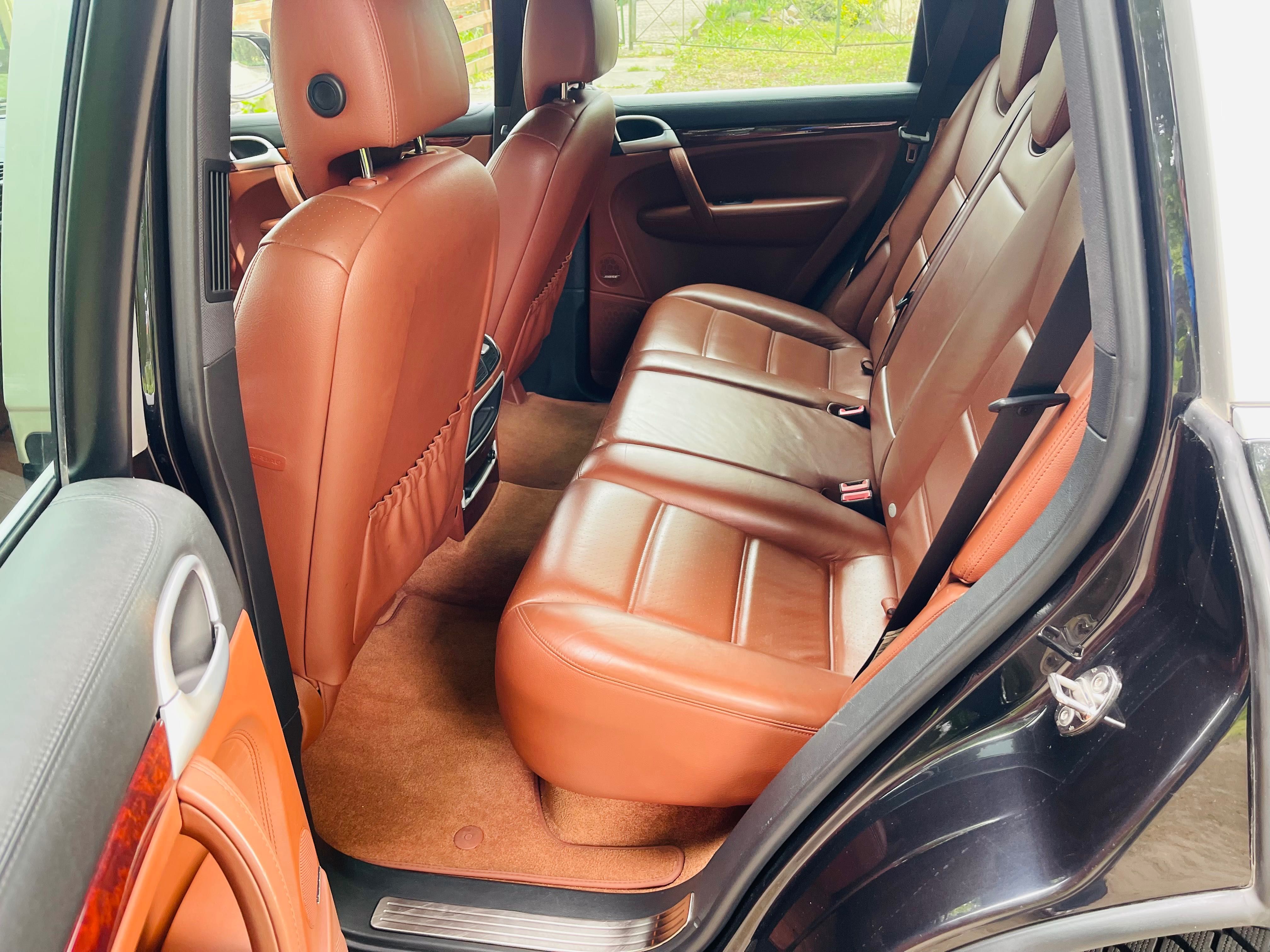 Porsche Cayenne 93т.км. Без подкрасов. Идеальный.