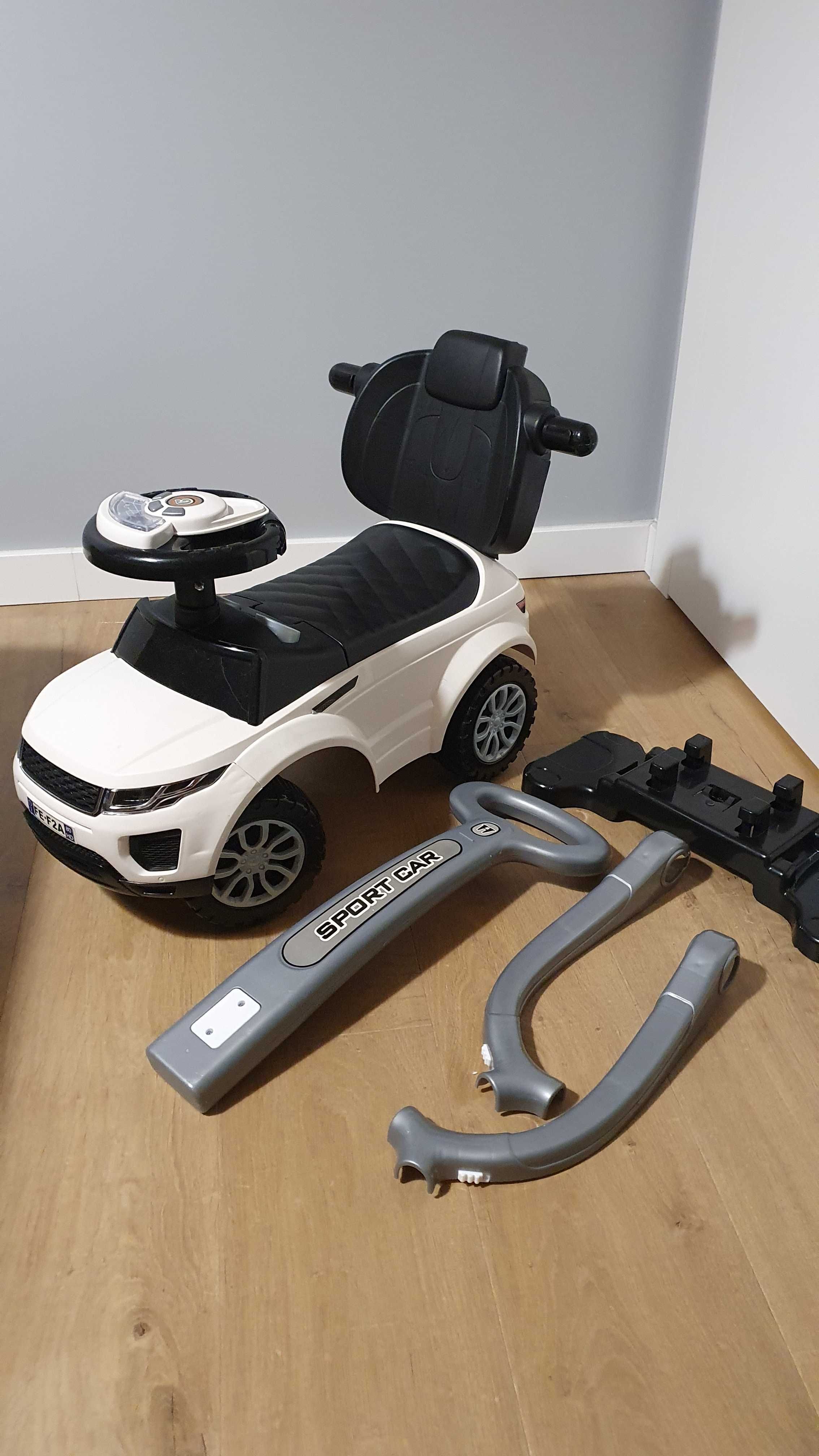 Jeździk Sport Car 614W biały, otwierane siedzisko