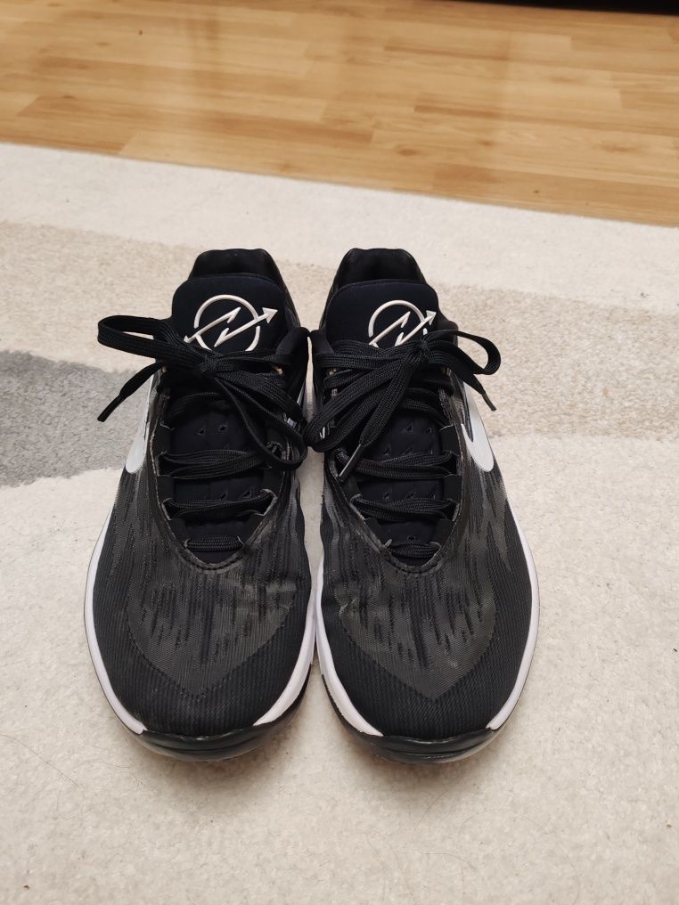 Спортивні кросівки Nike GT Cut