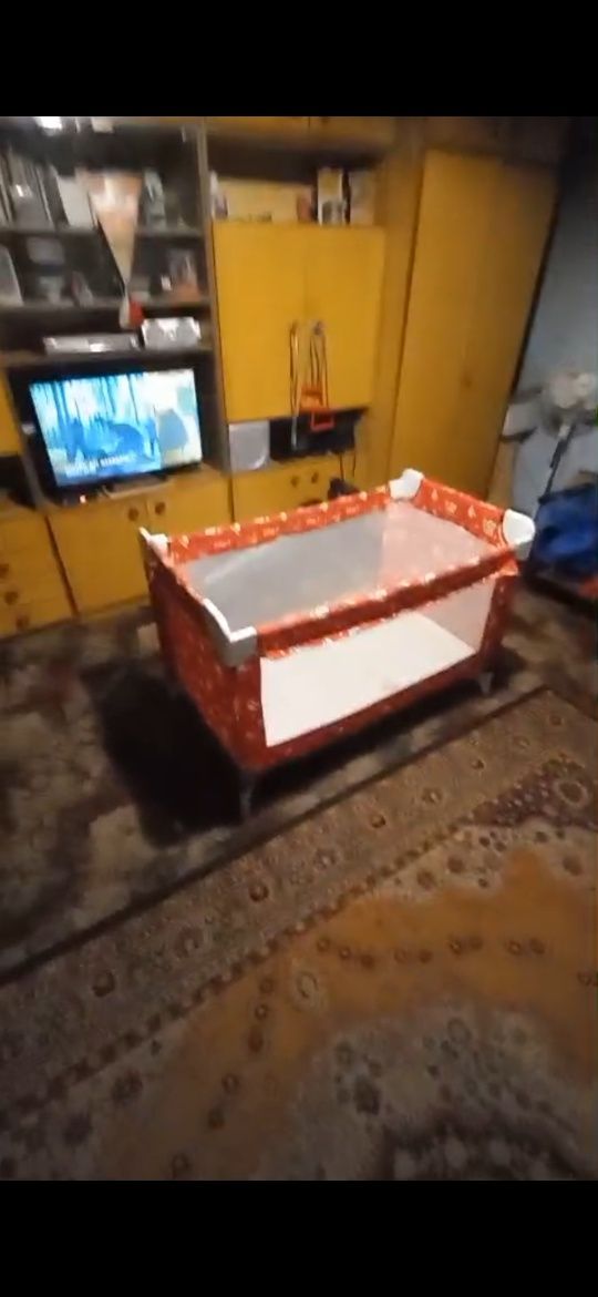 Łóżko łóżeczko turystyczne czerwone