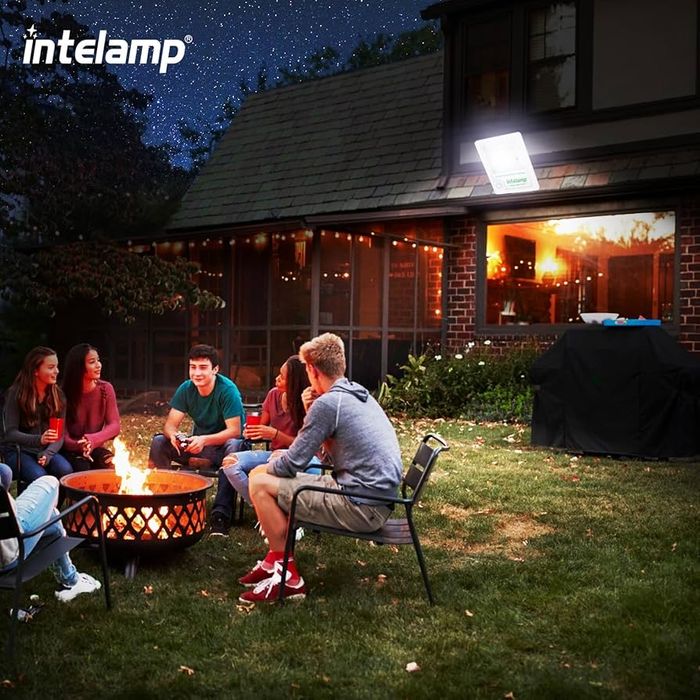 Lampa solarna z czujnikiem zmierzchu i ruchu 2000lm 12W intelamp