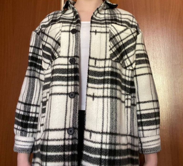 Стильна картата рубашка-куртка oversize у відмінному