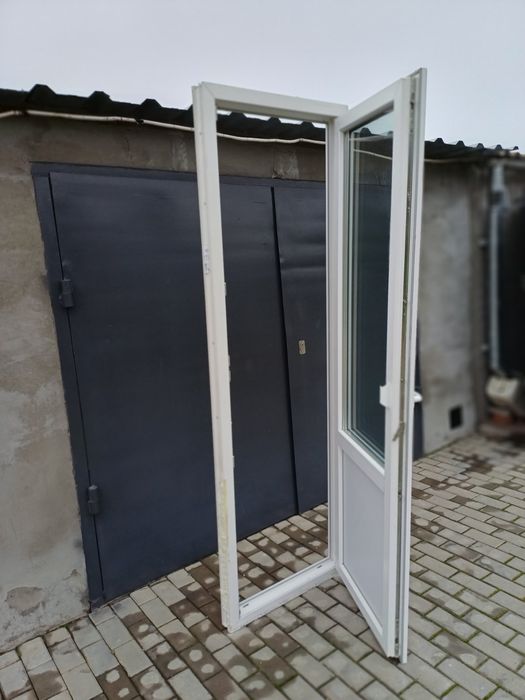 Двері металопластикові