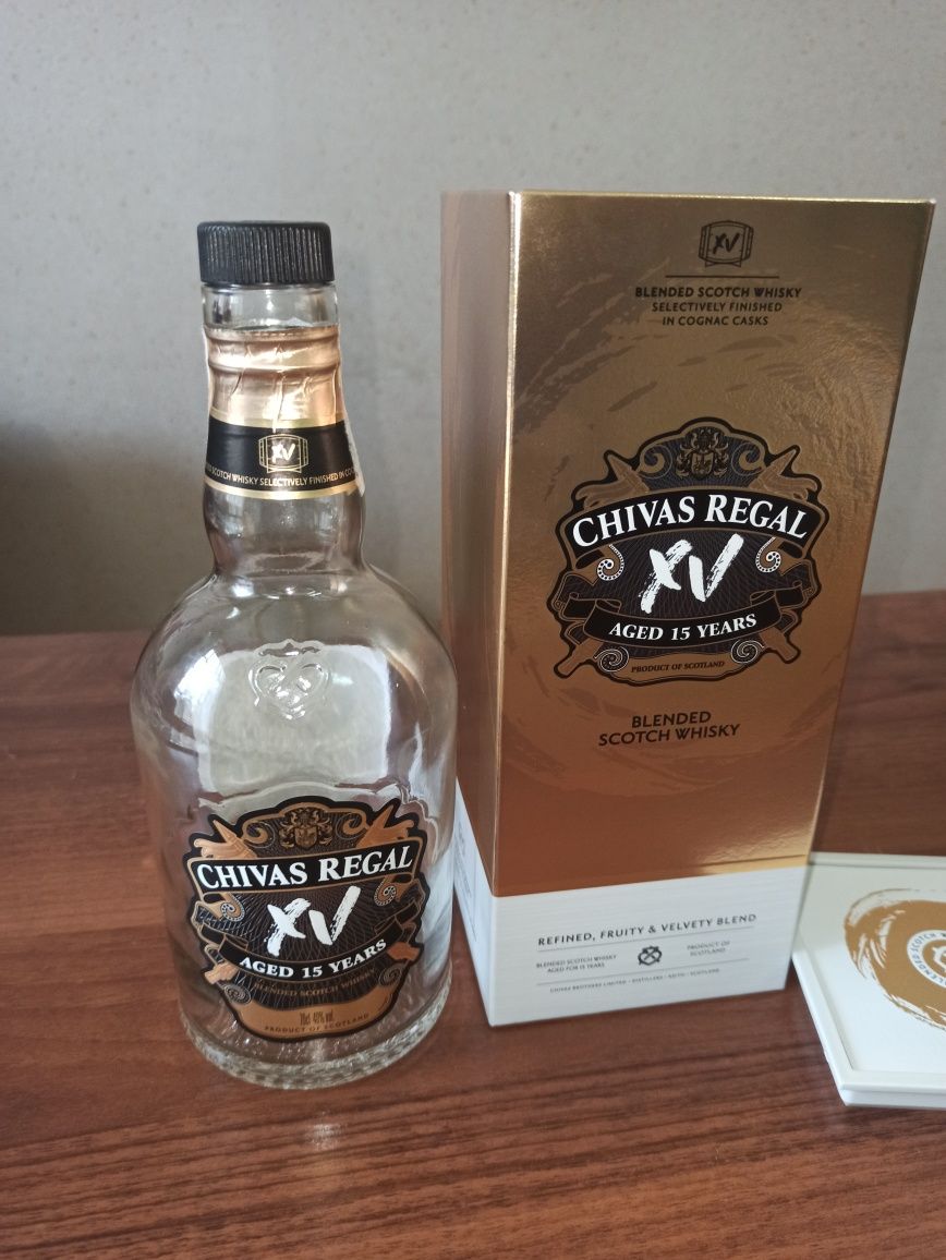 Коробка з бутилкою 0.7 від віскі Chivas Regal 15 років