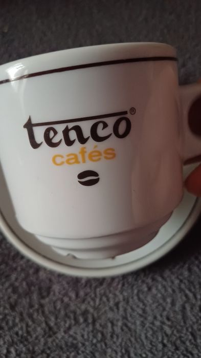 Conjunto chávenas e pratos