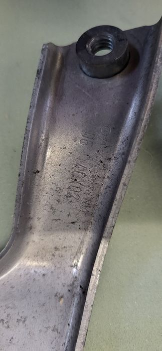 Mercedes C-Klasa W205 mocowanie lewe prawe podpora chłodnicy