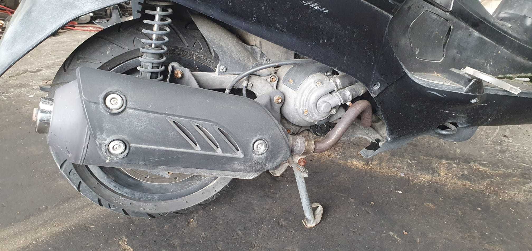 Silnik Piaggio XEVO 125 X EVO