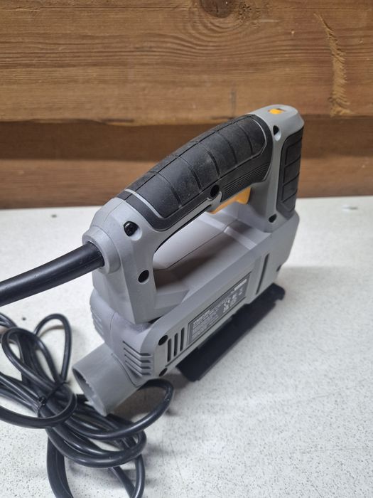 Titan Wyrzynarka 600W F66