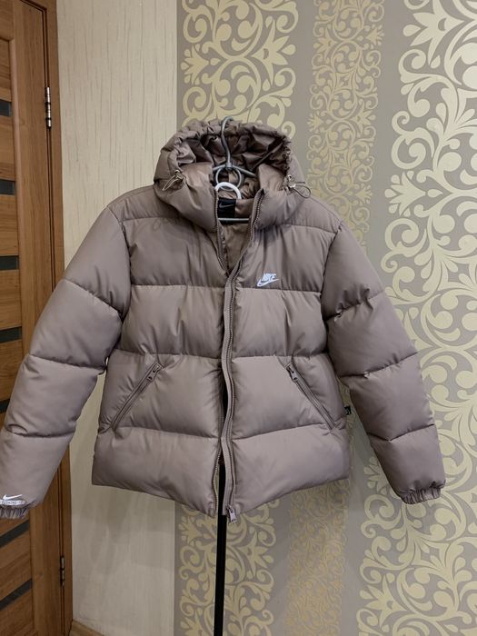 Пуховичек Nike Чорний Каппучино ,Молочный беж рост 134,140,146,152