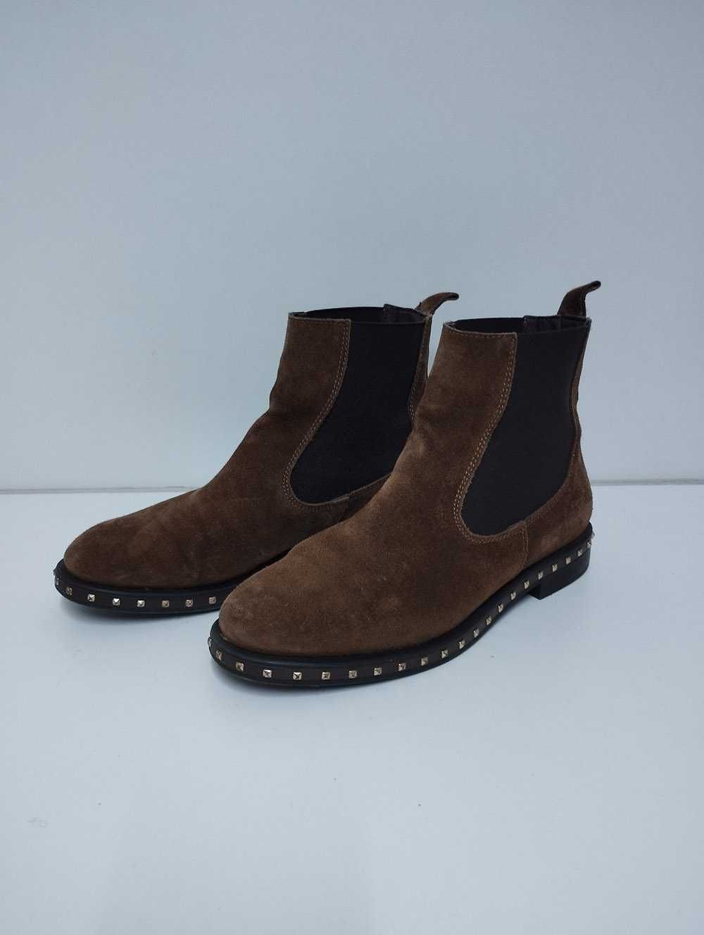 Botas castanhas em Camurça com tachas douradas 37