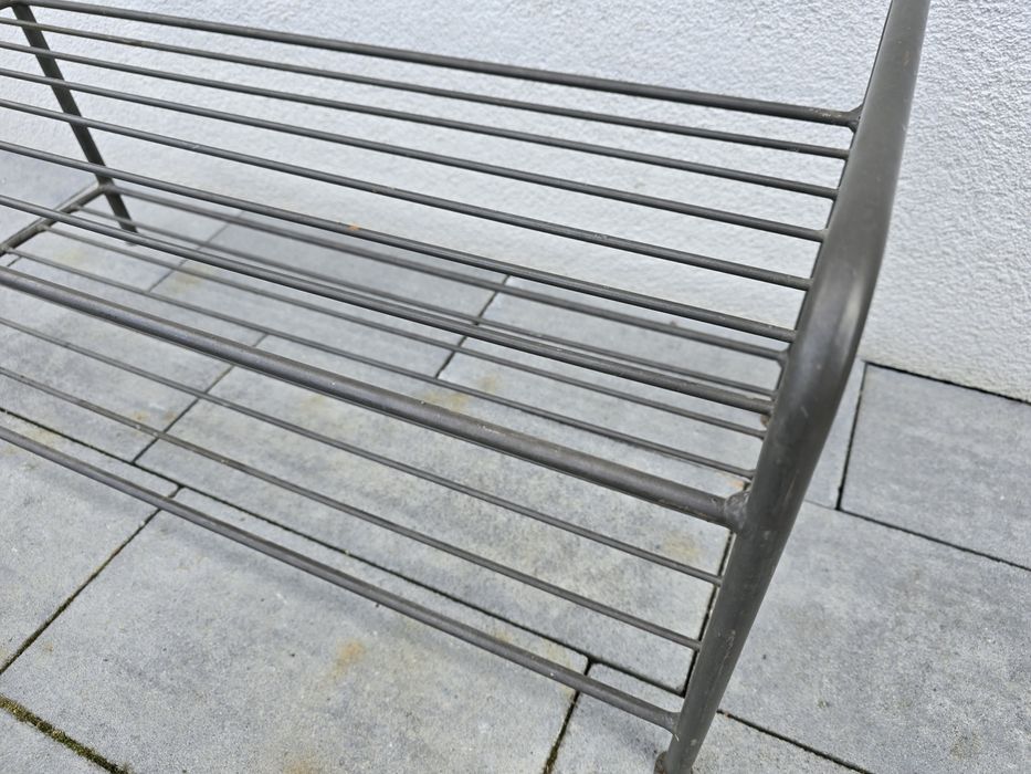 Metalowy stojak na buty