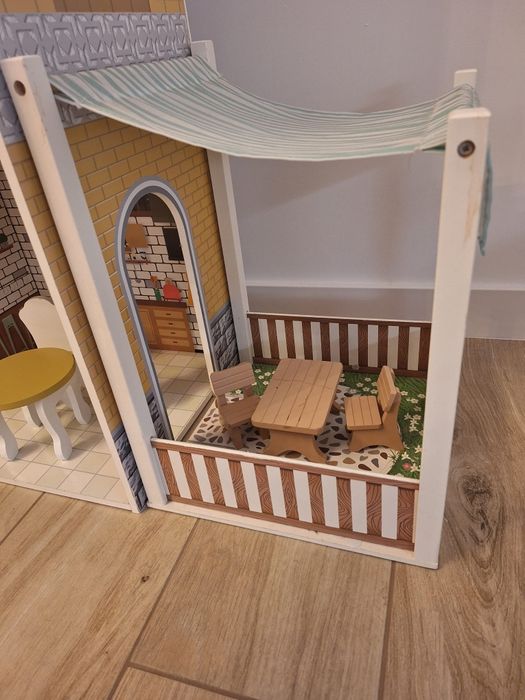 Domek dla lalek drewniany, duży plus lalki