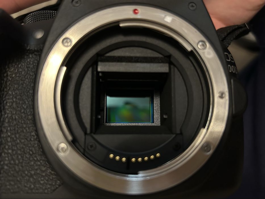 Продам Canon 1200d