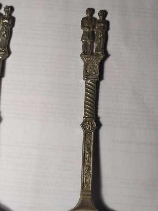 Винтажные оловянные ложки .