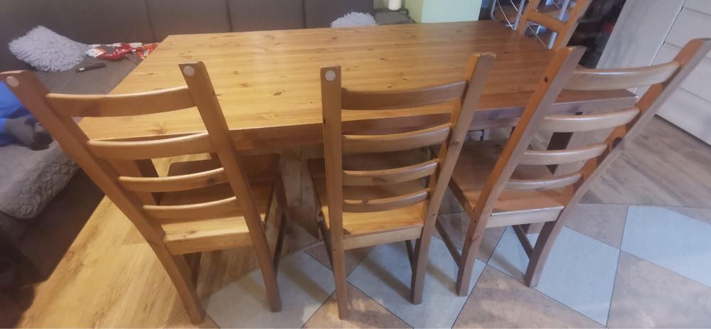 Stół i 8 krzeseł z litego drewna