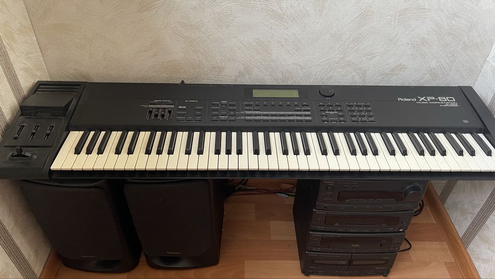 Музична робоча станція Roland XP-80